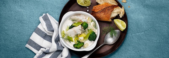 Fiskesuppe med kokos, lime og biter av torsk og brokkoli - oppskrift | Findus