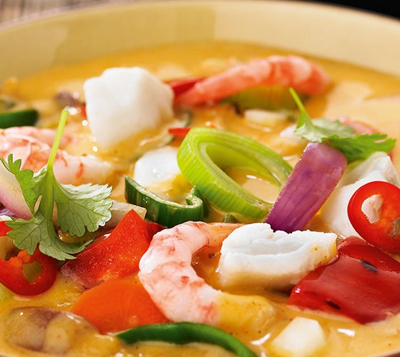 Fiskesuppe med curry og reker