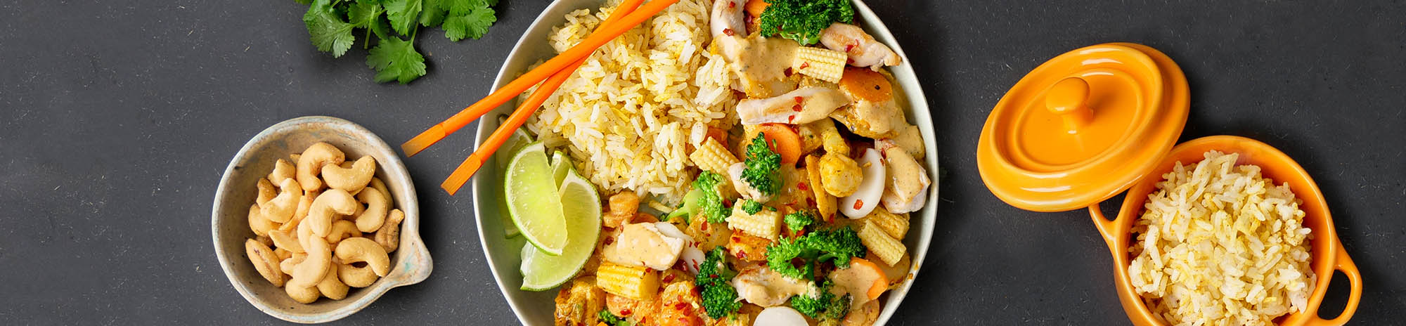 Wok med kylling og krydret ris