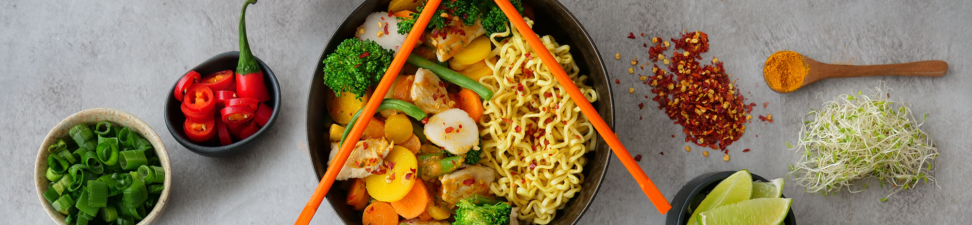 Stekte nudler med kylling