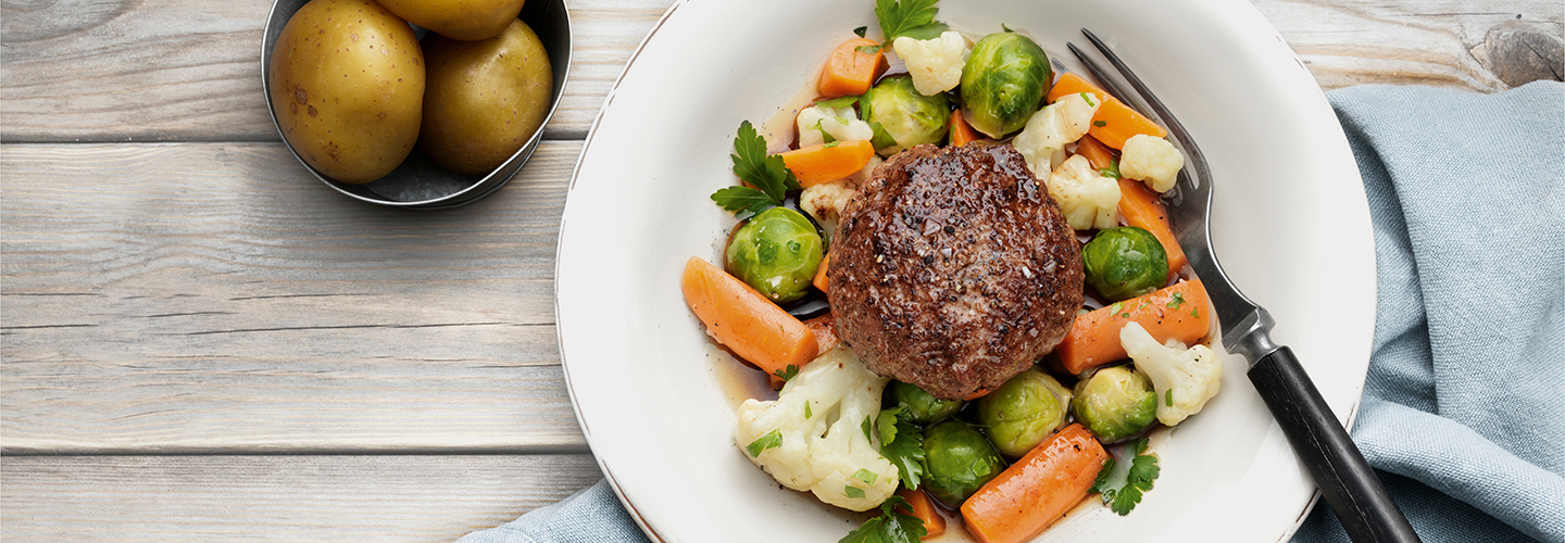 Biff av elgfarse med persille og smør-dampet jegerblanding