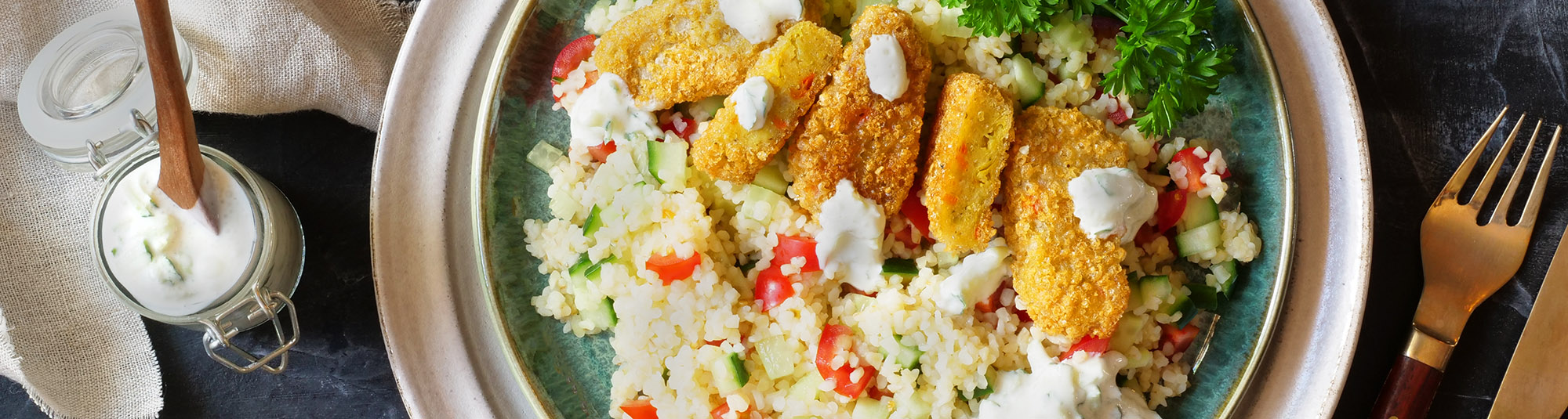 Grønnsaksnuggets med couscous og tzatziki