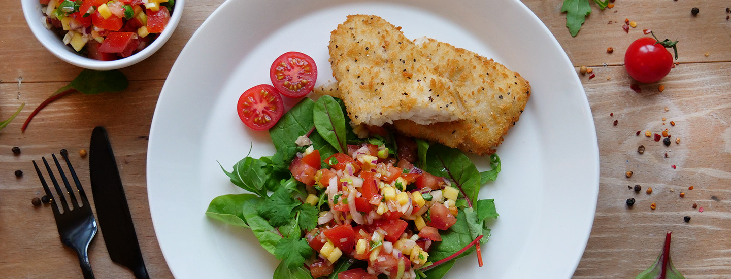 Lettpanert fiskefilet med tomatsalsa