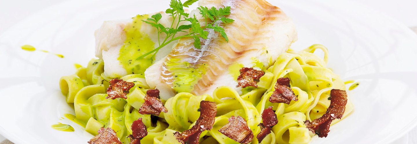 Pasta carbonara med torsk og bacon