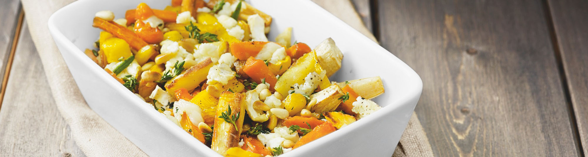 Rotgrønnsaker med chevre og pinjekjerner